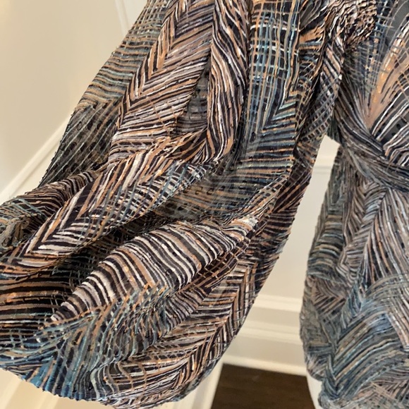 BCBG MAXAZRIA Feather Print Silk Blouse w/Ribbon - Picture 4 of 8